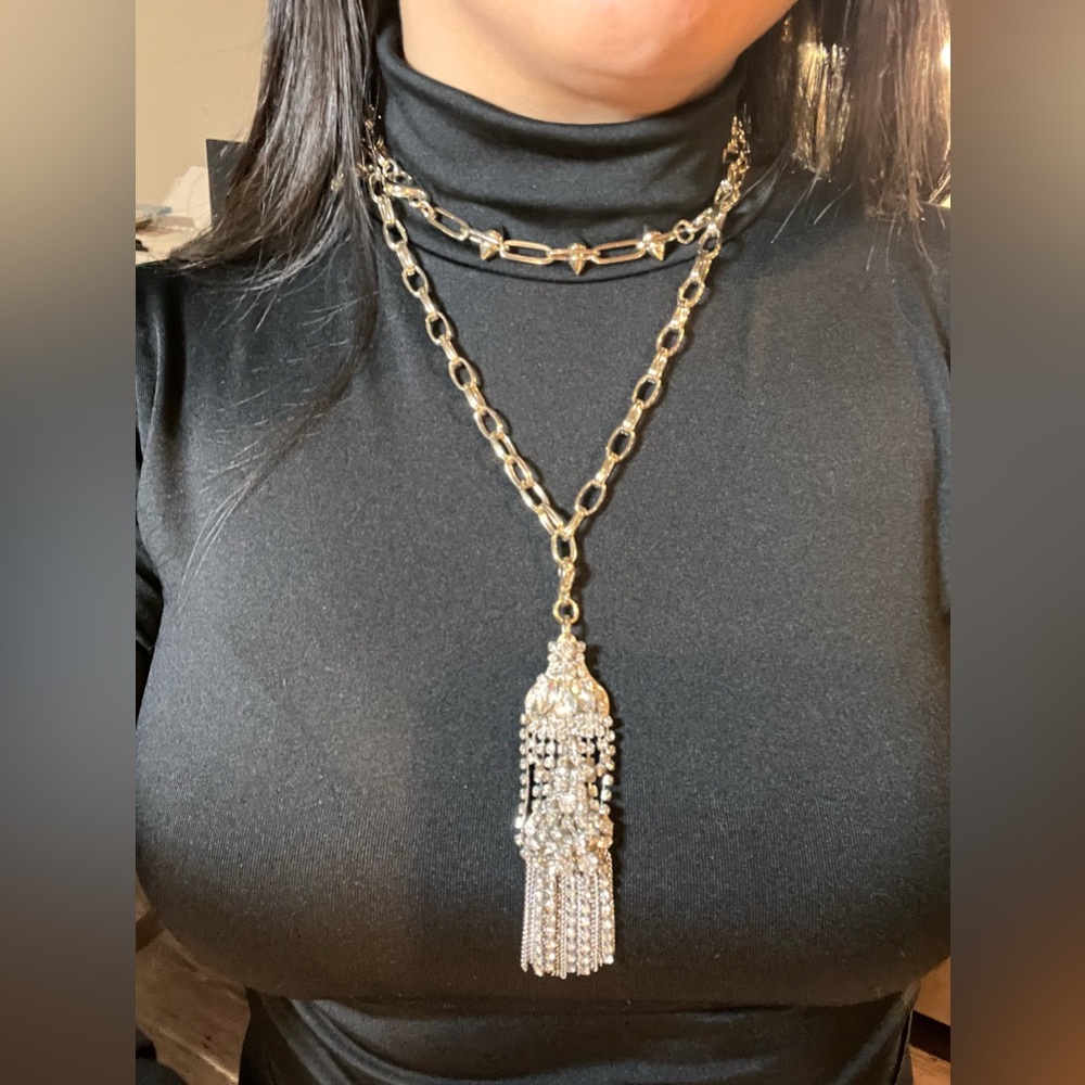 Cabi wink detachable necklace
